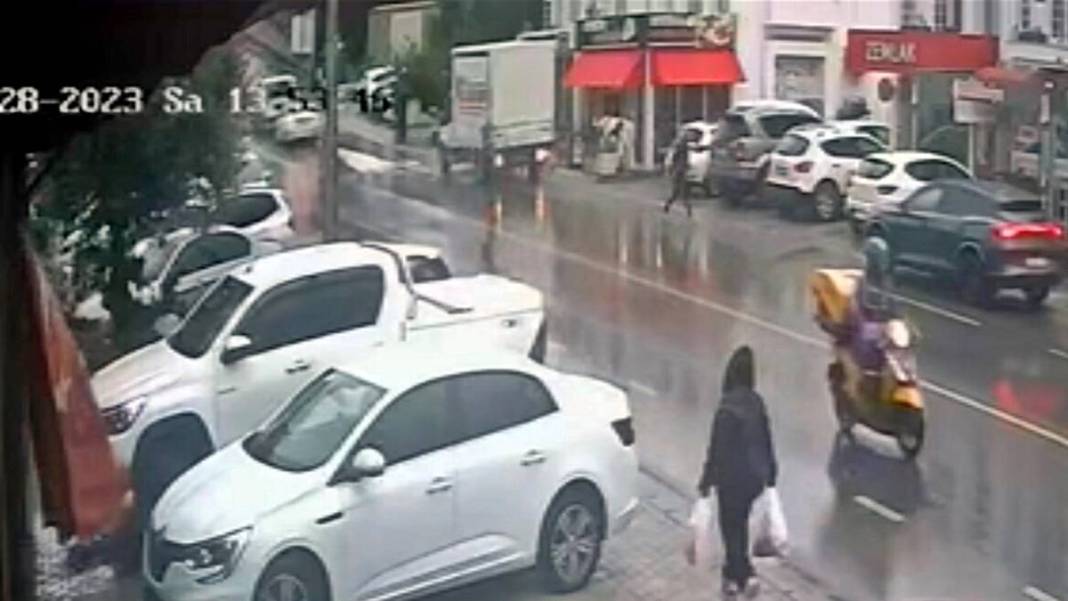 Önce tuhaf bir koku yayıldı, sonra köpükler ortaya çıktı! Mahalleliyi endişelendiren anlar 10